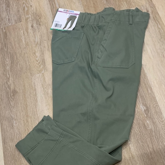32 Degrees Cool Olive Ankle Pants - Picture 3 of 8